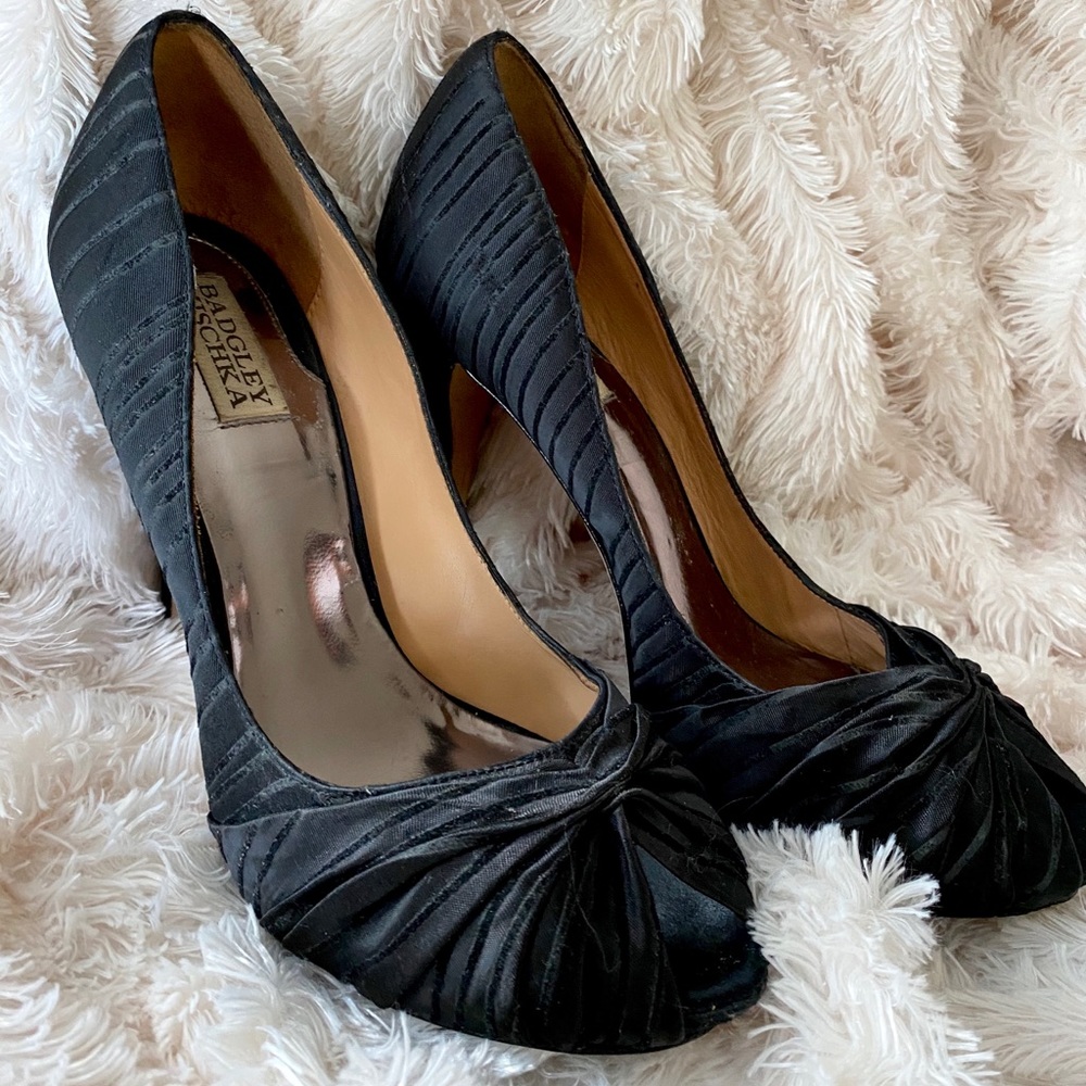 Badgley Mischka Satin Black Peep Toe Pumps Heels